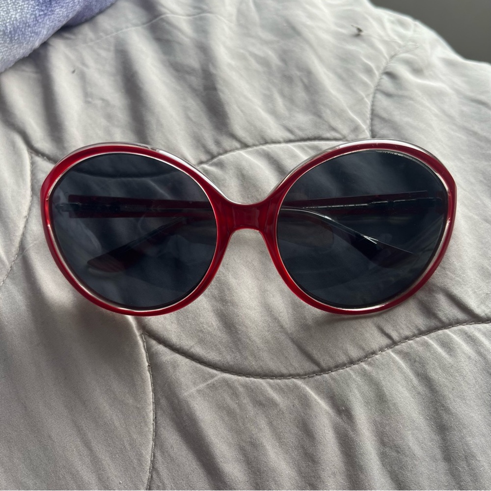 Moschino Stylish Red Sunglasses